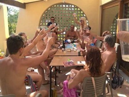 Razões nudez social